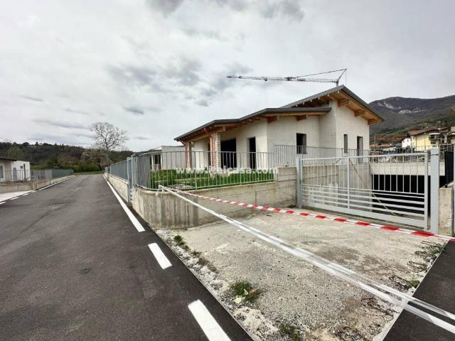 Villa Indipendente in vendita a Cenate Sopra, Lombardia