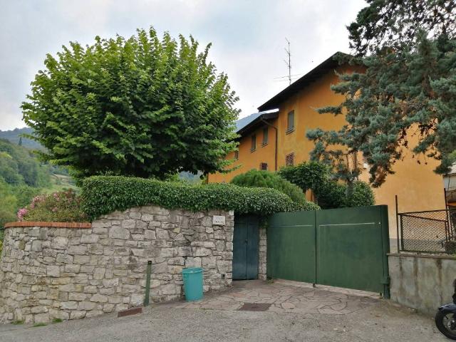 Villa Indipendente in vendita a Cenate Sopra, Lombardia