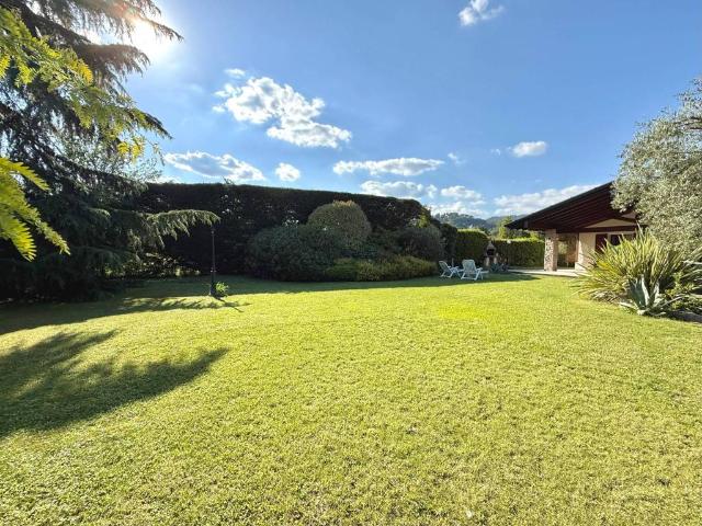 Villa Indipendente in vendita a Cenate Sotto, Lombardia