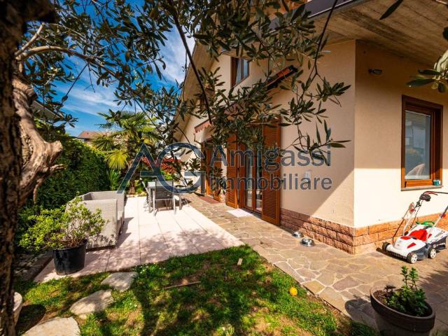 Villa Indipendente in vendita a Cenate Sotto, Lombardia