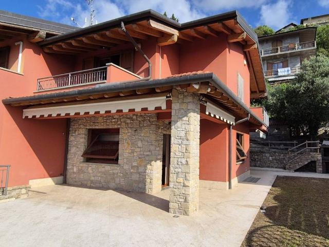 Villa Indipendente in vendita a Cenate Sotto, Lombardia
