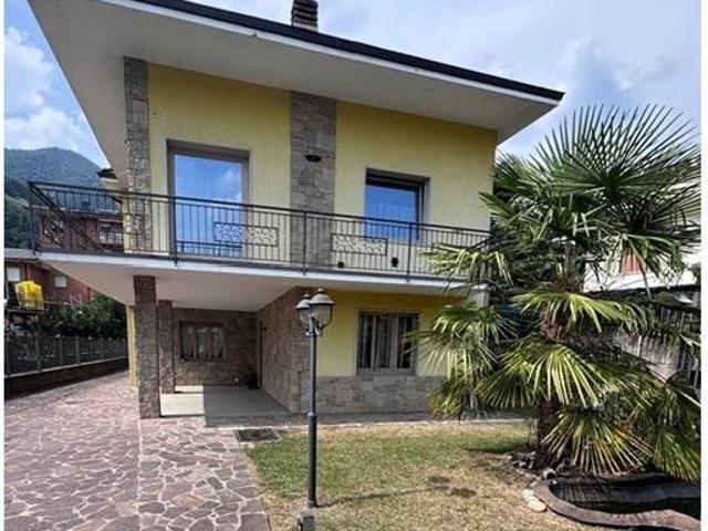 Villa Indipendente in vendita a Cene, Lombardia