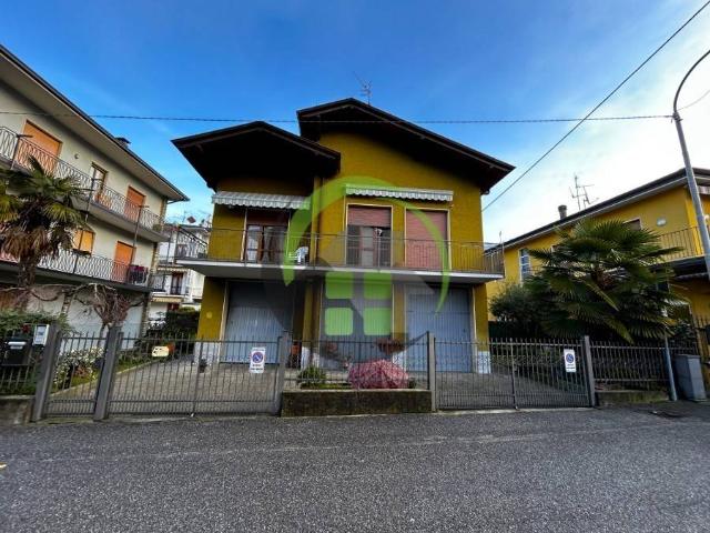 Villa Indipendente in vendita a Cene, Lombardia