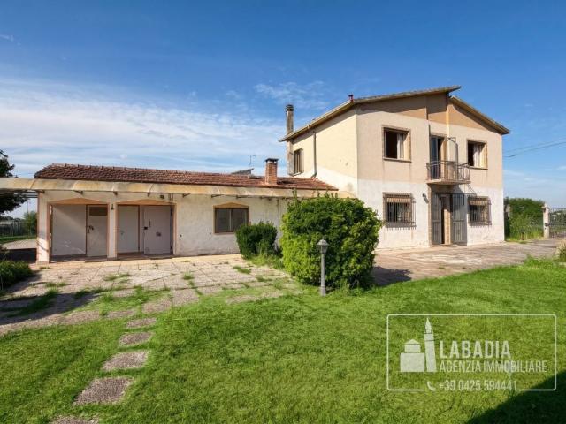 Villa Indipendente in vendita a Ceneselli, Veneto