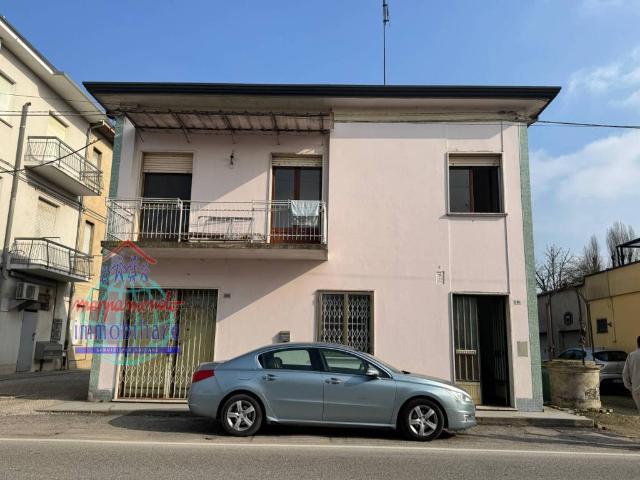 Villa Indipendente in vendita a Unione Alto Ferrarese, Cento