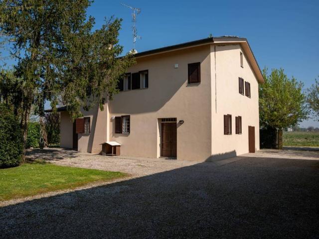 Villa Indipendente in vendita a Unione Alto Ferrarese, Cento