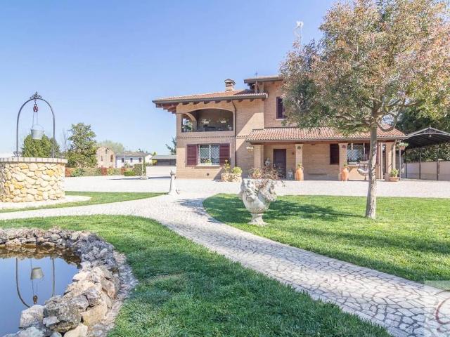 Villa Indipendente in vendita a Unione Alto Ferrarese, Cento