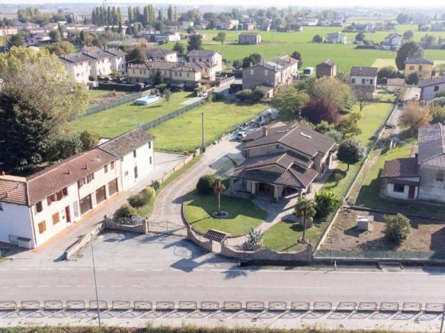 Villa Indipendente in vendita a Unione Alto Ferrarese, Cento