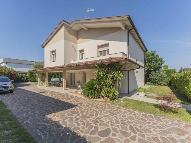 Villa Indipendente in vendita a Unione Alto Ferrarese, Cento
