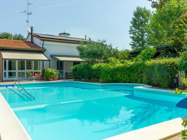 Villa Indipendente in vendita a Unione Alto Ferrarese, Cento