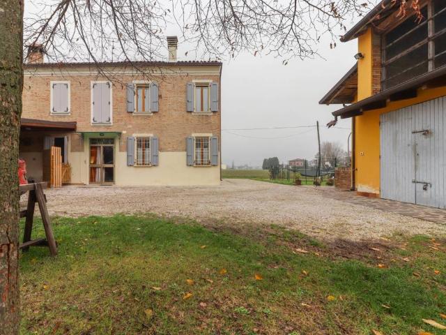 Villa Indipendente in vendita a Unione Alto Ferrarese, Cento