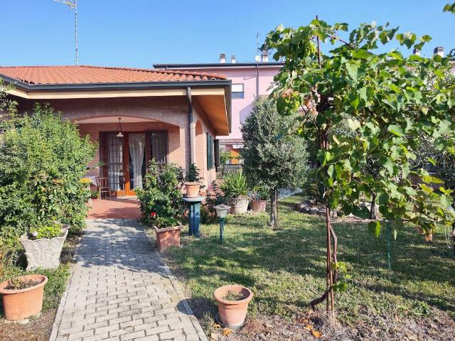 Villa Indipendente in vendita a Unione Alto Ferrarese, Cento