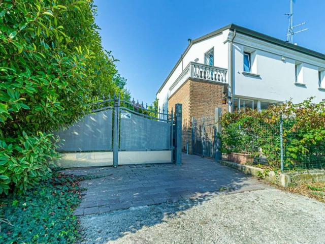 Villa Indipendente in vendita a Unione Alto Ferrarese, Cento
