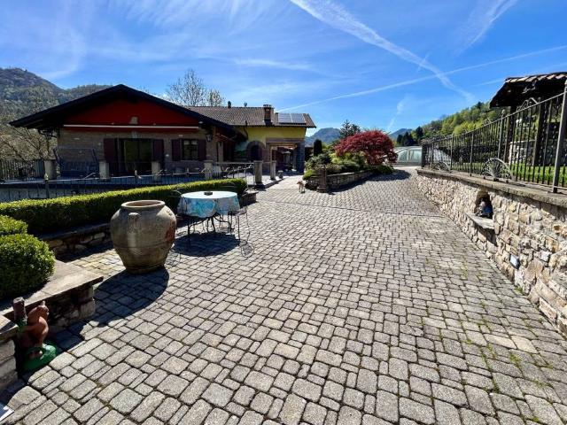 Villa Indipendente in vendita a Centro Valle Intelvi, Casasco Intelvi