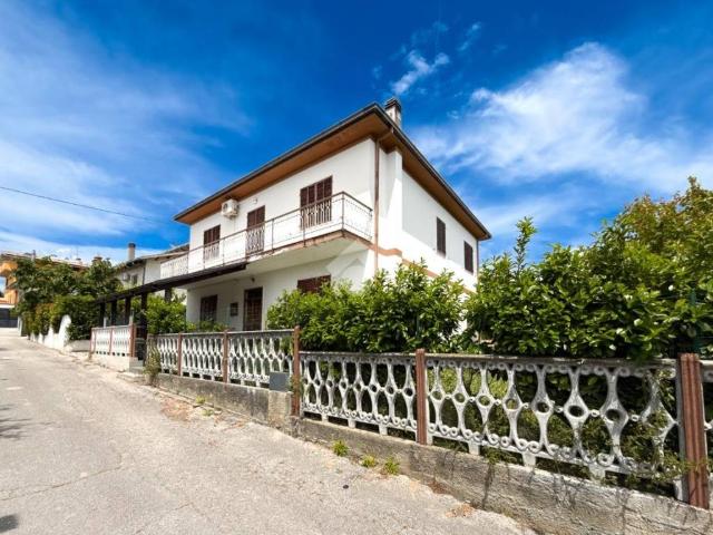 Villa Indipendente in vendita a Ripattoni Vecchio, Cepagatti