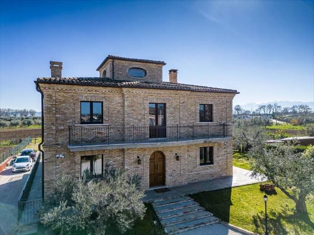Villa Indipendente in vendita a Cepagatti, Abruzzo