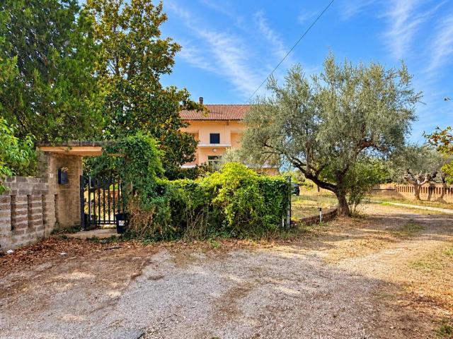 Villa Indipendente in vendita a Moncocitto, Cepagatti