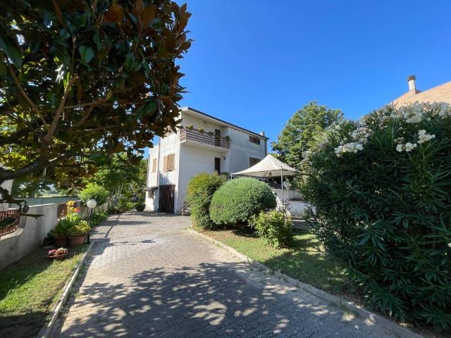 Villa Indipendente in vendita a Cepagatti, Abruzzo