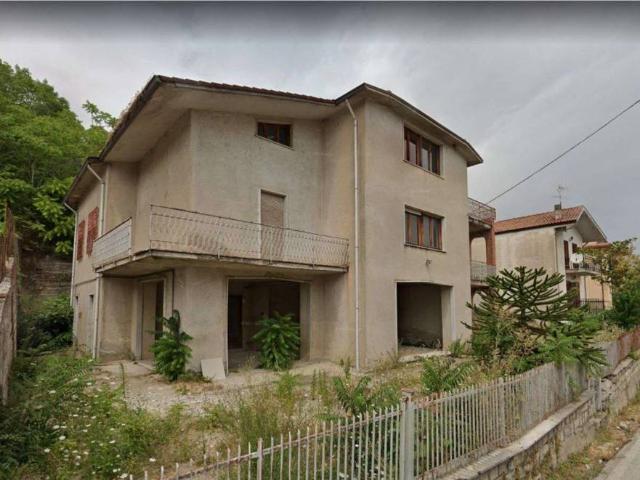 Villa Indipendente in vendita a Ceppaloni, Campania