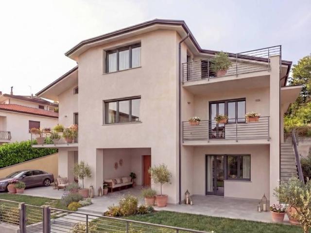 Villa Indipendente in vendita a Ceppaloni, Campania