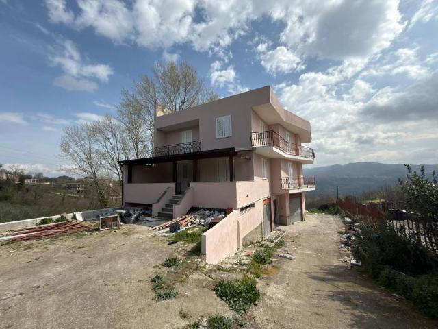 Villa Indipendente in vendita a Ceppaloni, Campania