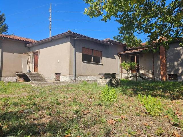 Villa Indipendente in vendita a Arce, Lazio