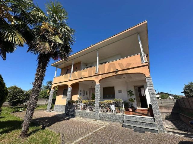 Villa Indipendente in vendita a Cerano, Novara