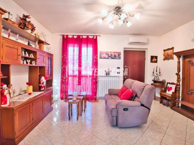 Villa Indipendente in vendita a Cerano, Novara