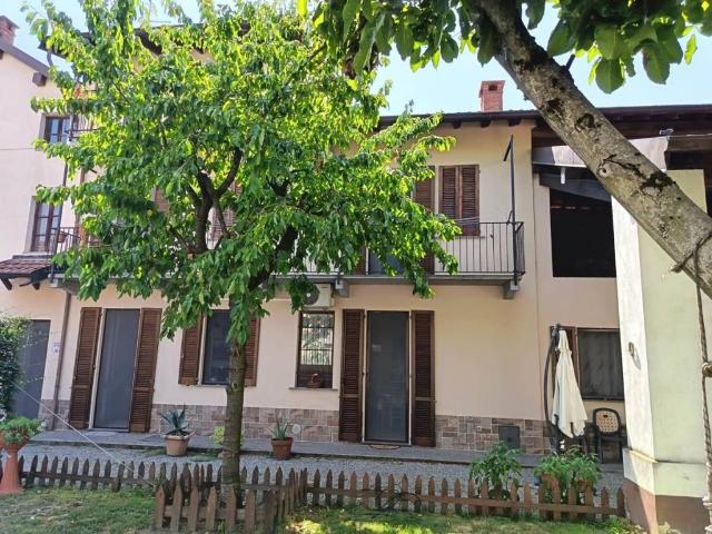 Villa Indipendente in vendita a Cerano, Novara