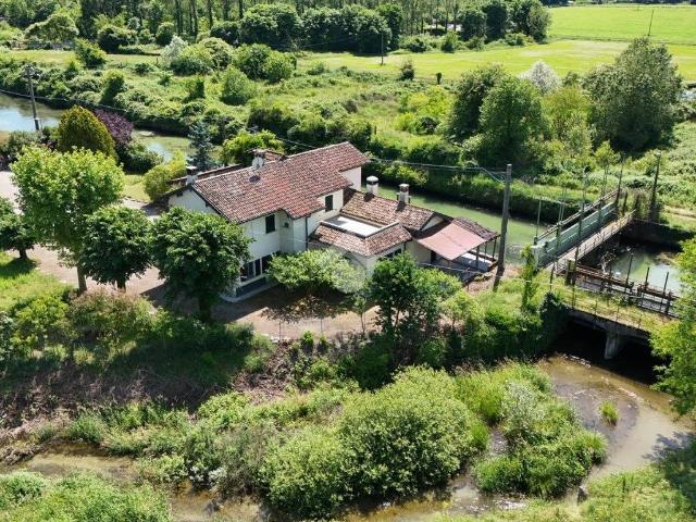 Villa Indipendente in vendita a Cerano, Novara