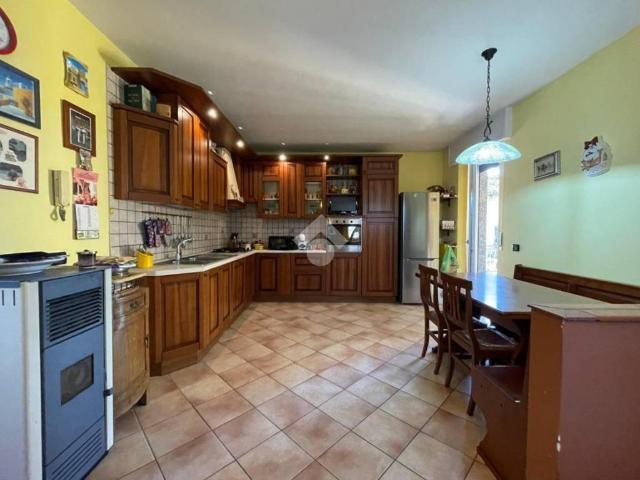 Villa Indipendente in vendita a Cerano, Novara