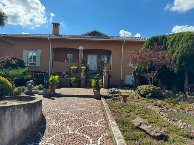 Villa Indipendente in vendita a Piemonte, Novara