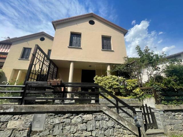 Villa Indipendente in vendita a Cercino, Lombardia