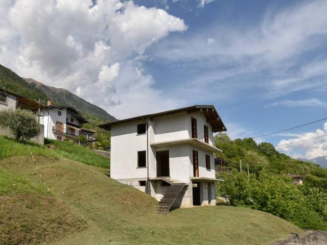 Villa Indipendente in vendita a Cercino, Lombardia