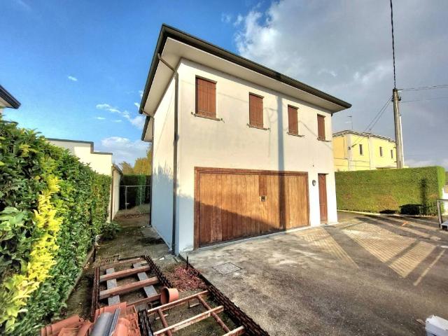Villa Indipendente in vendita a Ceregnano, Veneto