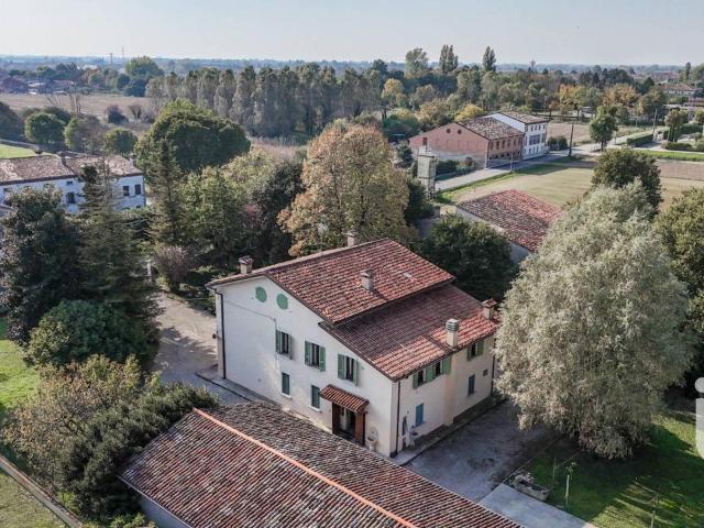 Villa Indipendente in vendita a Ceresara, Lombardia