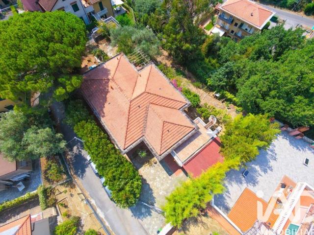Villa Indipendente in vendita a Ceriale, Liguria