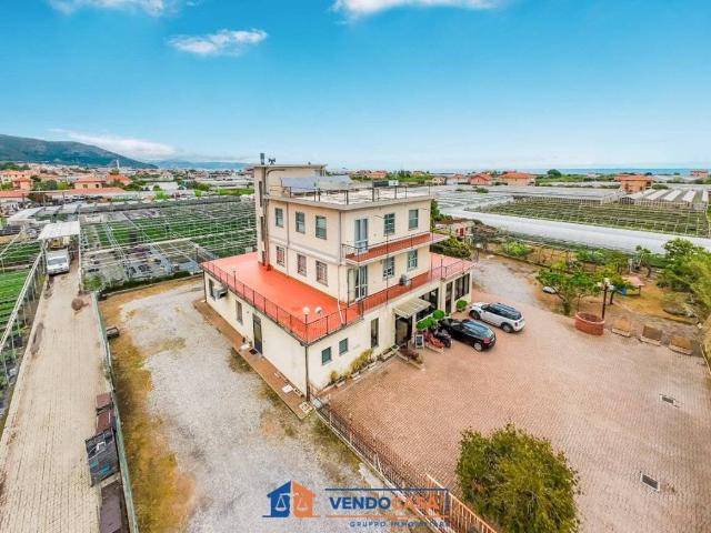 Villa Indipendente in vendita a Ceriale, Liguria