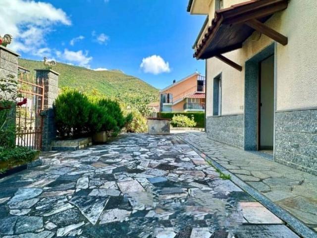 Villa Indipendente in vendita a Ceriale, Liguria