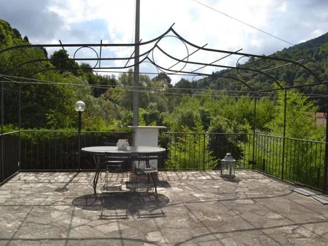 Villa Indipendente in vendita a Baiardo, Liguria