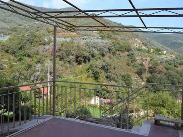 Villa Indipendente in vendita a Baiardo, Liguria