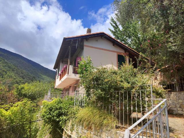 Villa Indipendente in vendita a Baiardo, Liguria