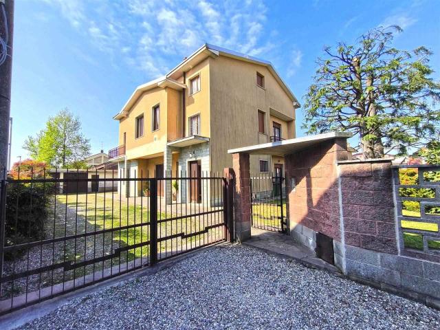 Villa Indipendente in vendita a Ceriano Laghetto, Lombardia