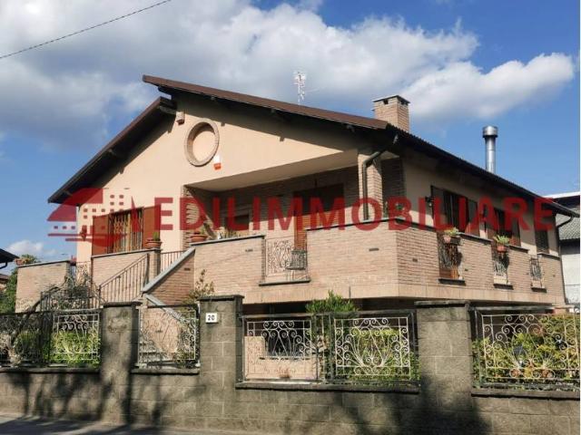 Villa Indipendente in vendita a Ceriano Laghetto, Lombardia