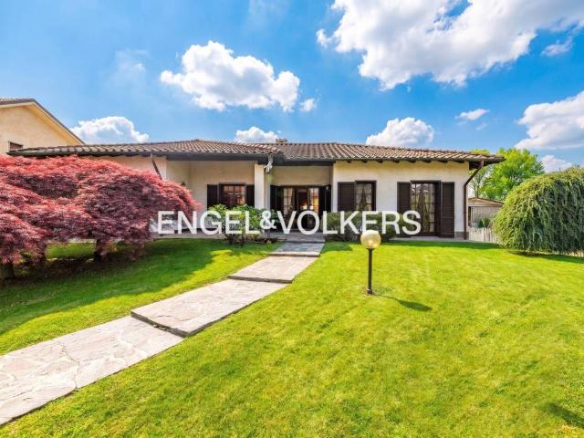 Villa Indipendente in vendita a Ceriano Laghetto, Lombardia