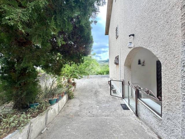 Villa Indipendente in vendita a Pianetto, Cerisano