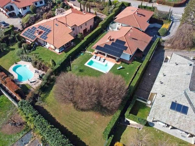Villa Indipendente in vendita a Asnago di Cermenate, Cermenate