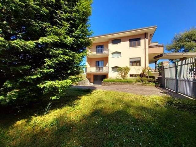 Villa Indipendente in vendita a Cermenate, Lombardia
