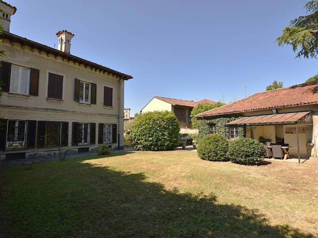 Villa Indipendente in vendita a Cernusco Lombardone, Lombardia