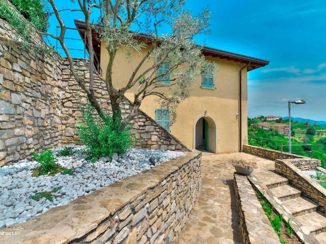Villa Indipendente in vendita a Cernusco Lombardone, Lombardia